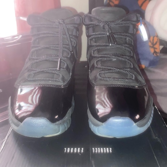 Air Jordan 11 Retro Cap and Gown - Picture 2 of 11